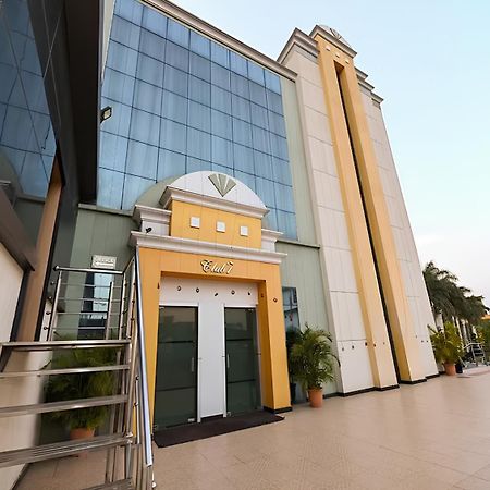 Club 7 Resort And Banquets Bareilly Ngoại thất bức ảnh