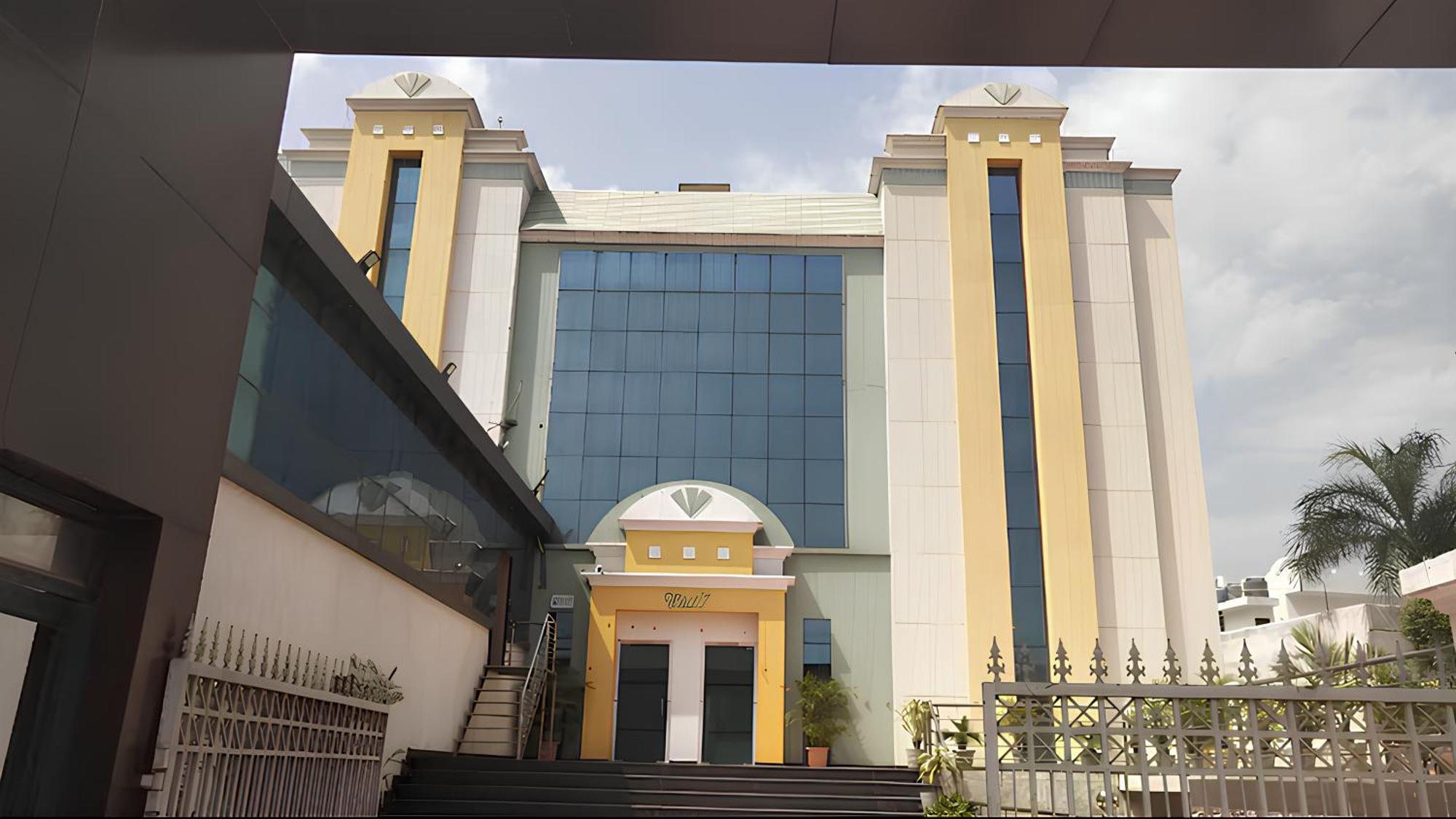 Club 7 Resort And Banquets Bareilly Ngoại thất bức ảnh