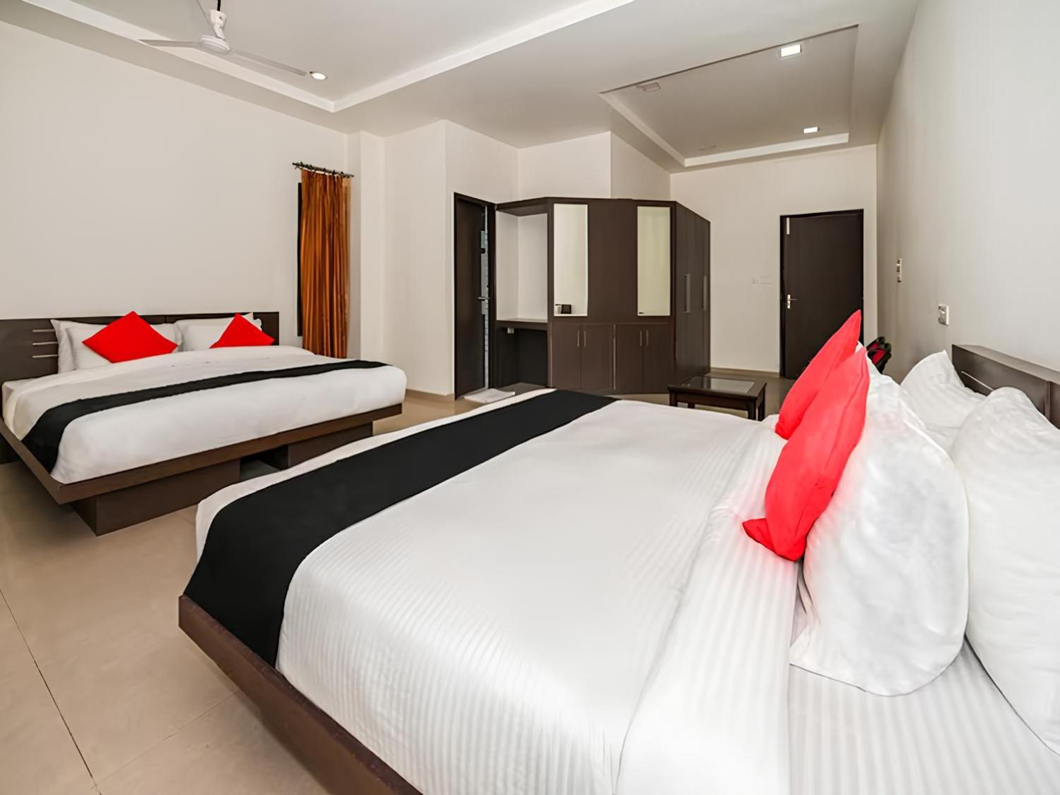 Club 7 Resort And Banquets Bareilly Ngoại thất bức ảnh
